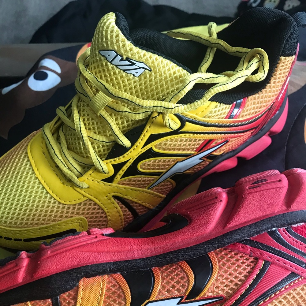 Boys size 5 AVIA SNEAKERS